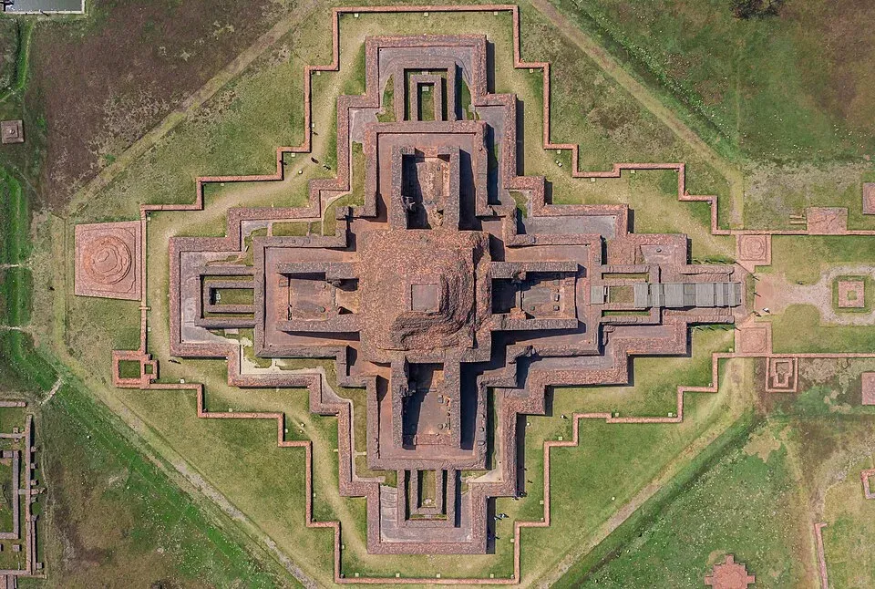 Comparative view of Vikramshila and Somapura Mahavihara stupas